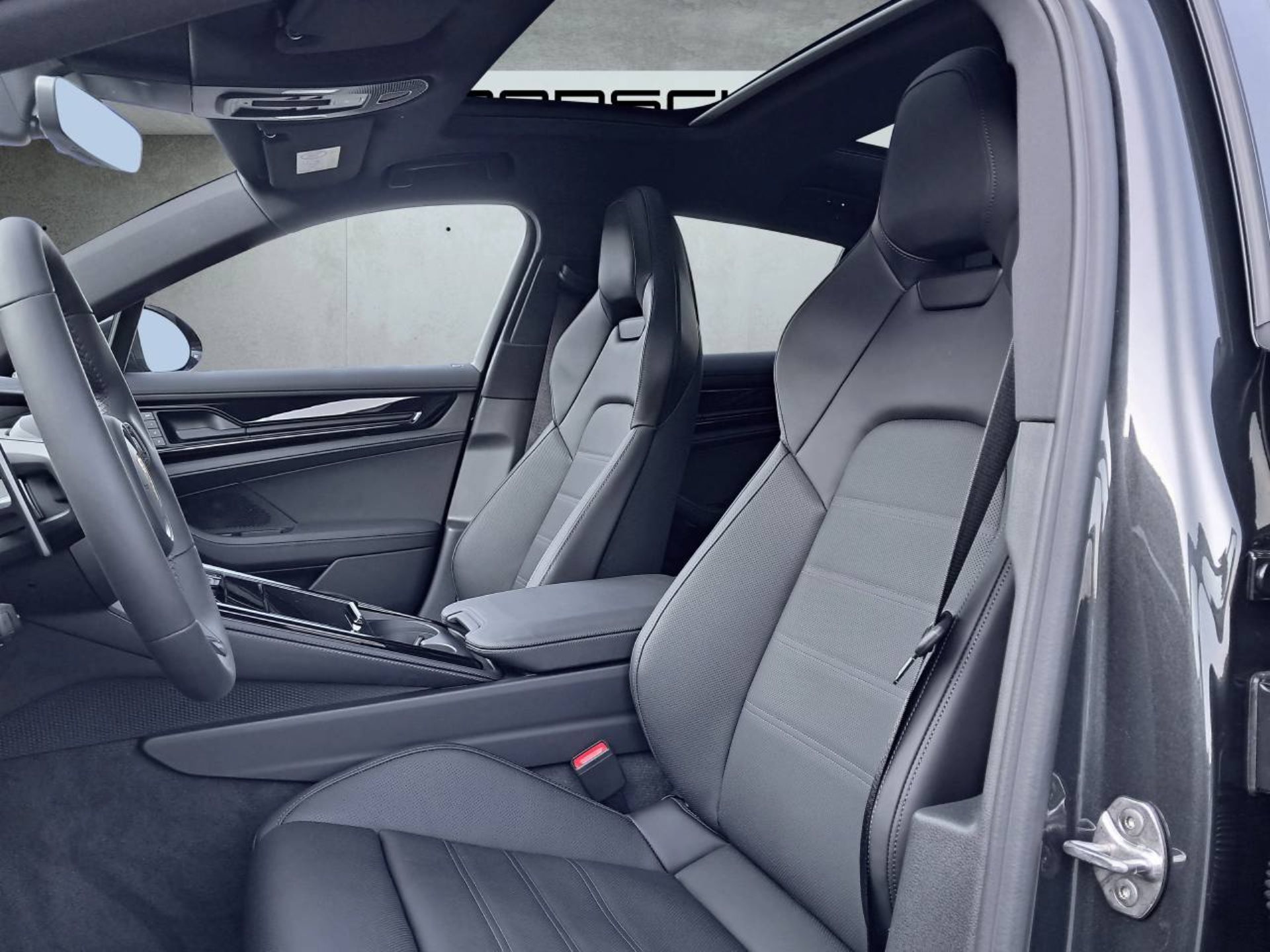 PORSCHE Panamera 4S E-Hybrid-image-4