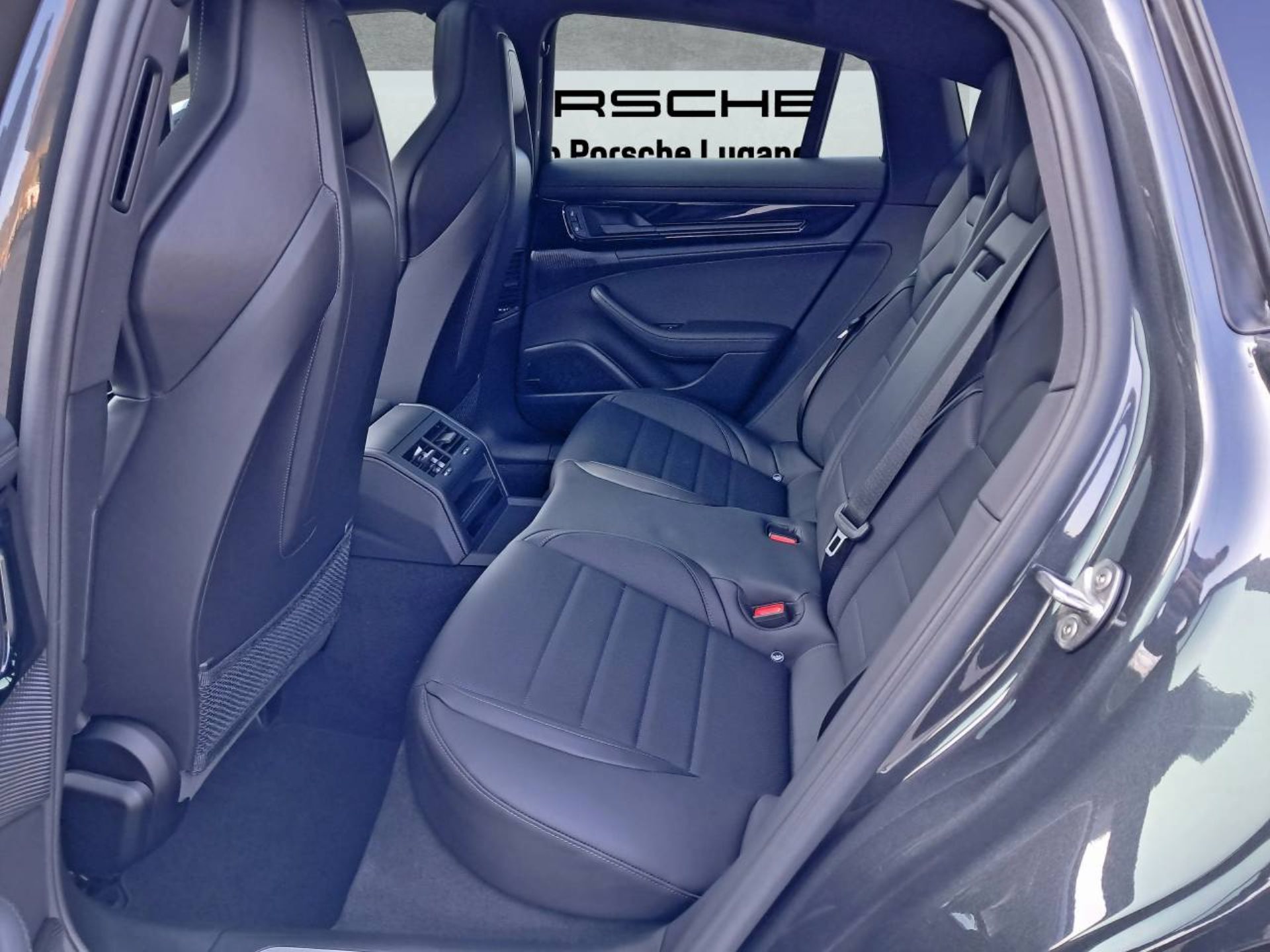 PORSCHE Panamera 4S E-Hybrid-image-18