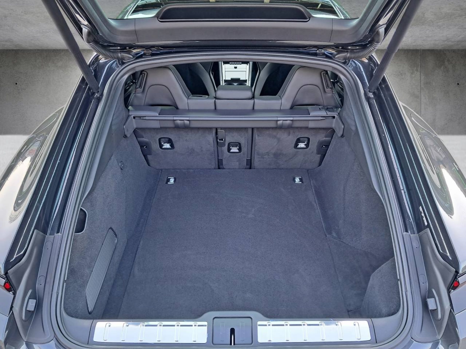 PORSCHE Panamera 4S E-Hybrid-image-19