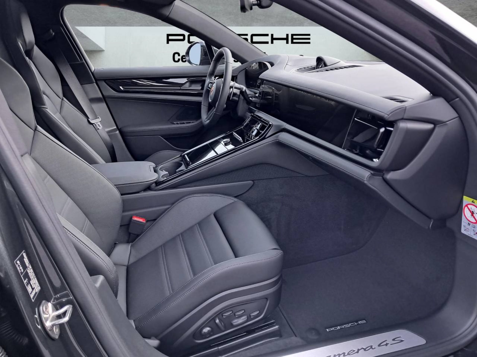 PORSCHE Panamera 4S E-Hybrid-image-14