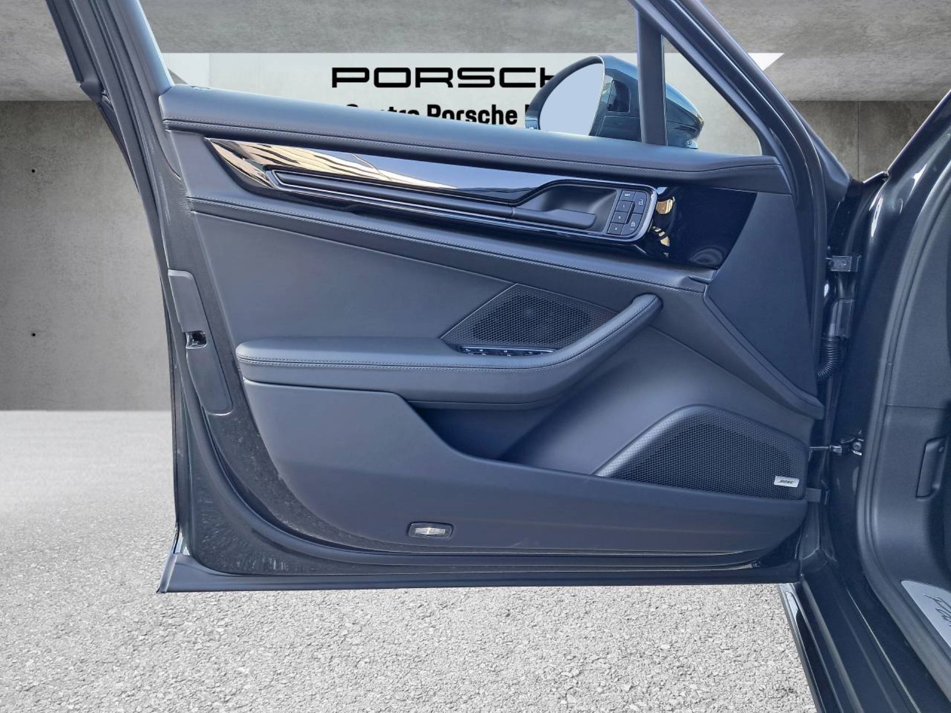 PORSCHE Panamera 4S E-Hybrid-image-27