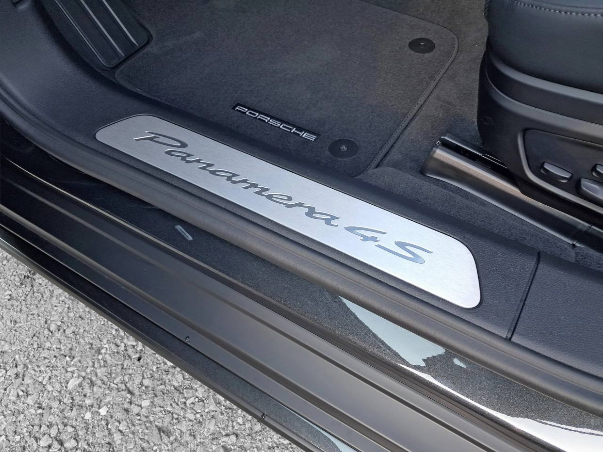PORSCHE Panamera 4S E-Hybrid-image-25