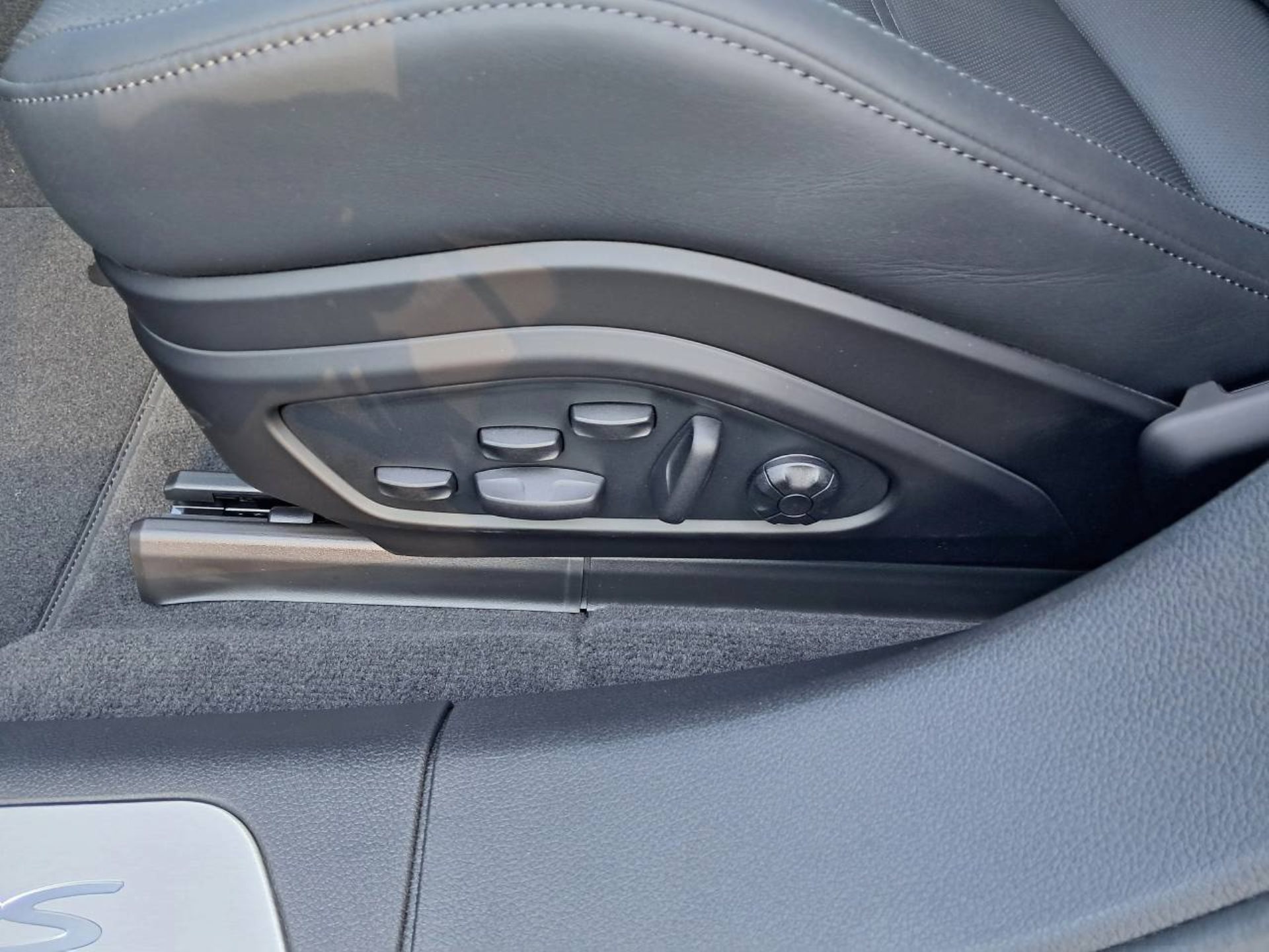 PORSCHE Panamera 4S E-Hybrid-image-26
