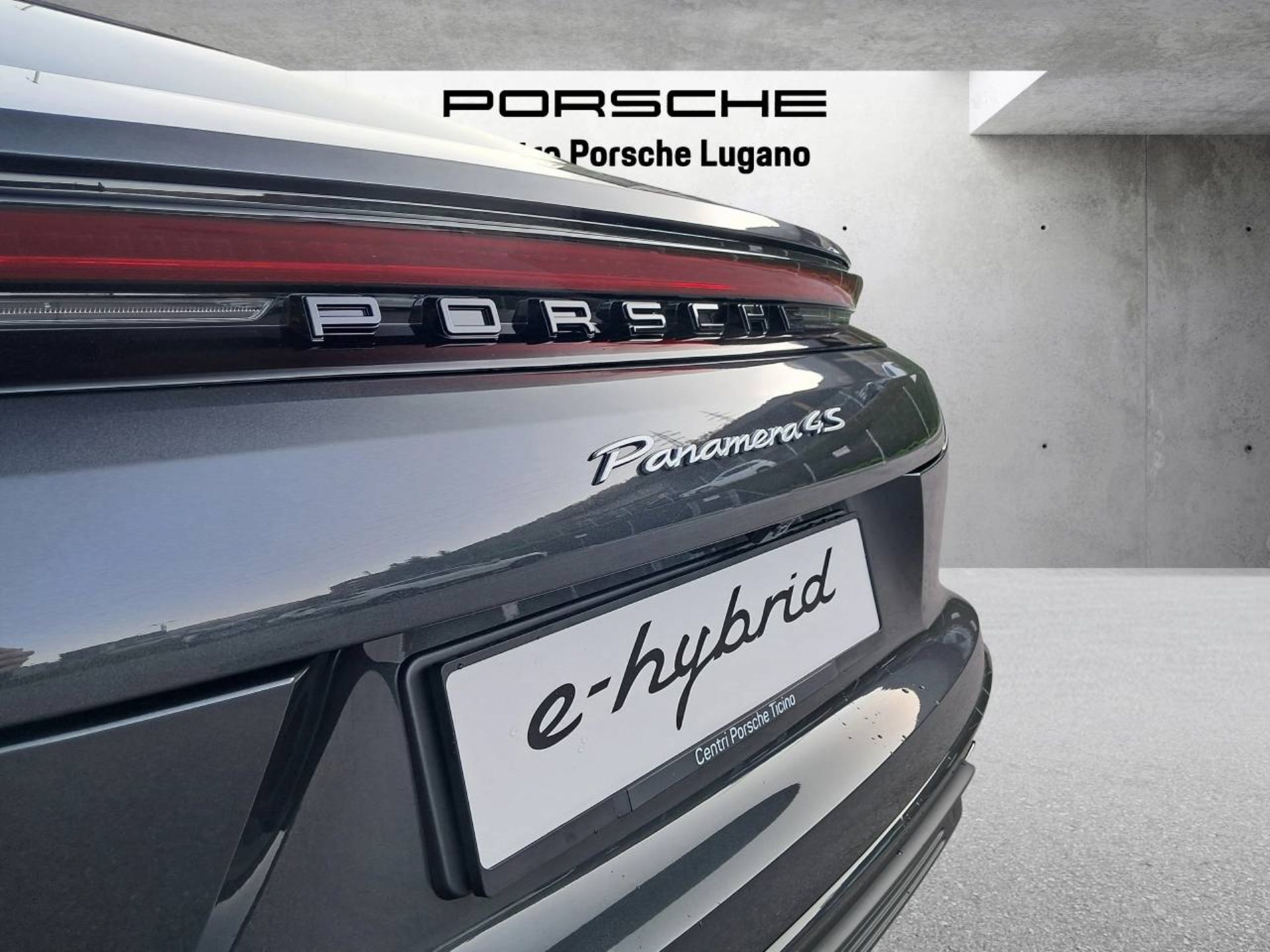 PORSCHE Panamera 4S E-Hybrid-image-11