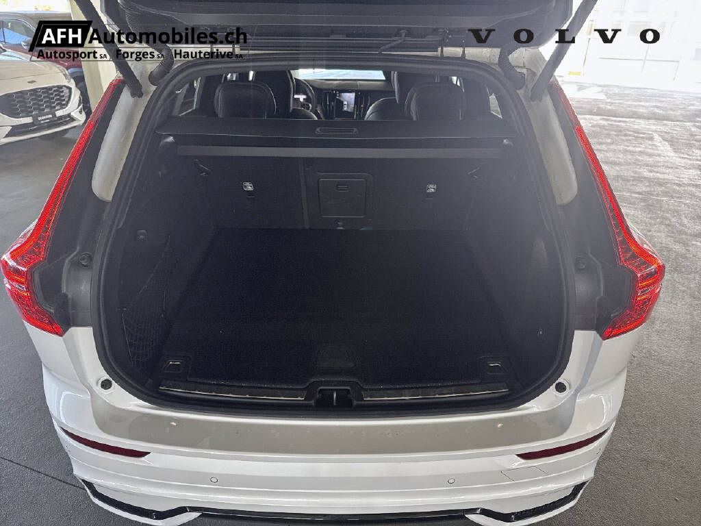 VOLVO XC60 2.0 T6 TE Ultimate Dark eAWD-image-9