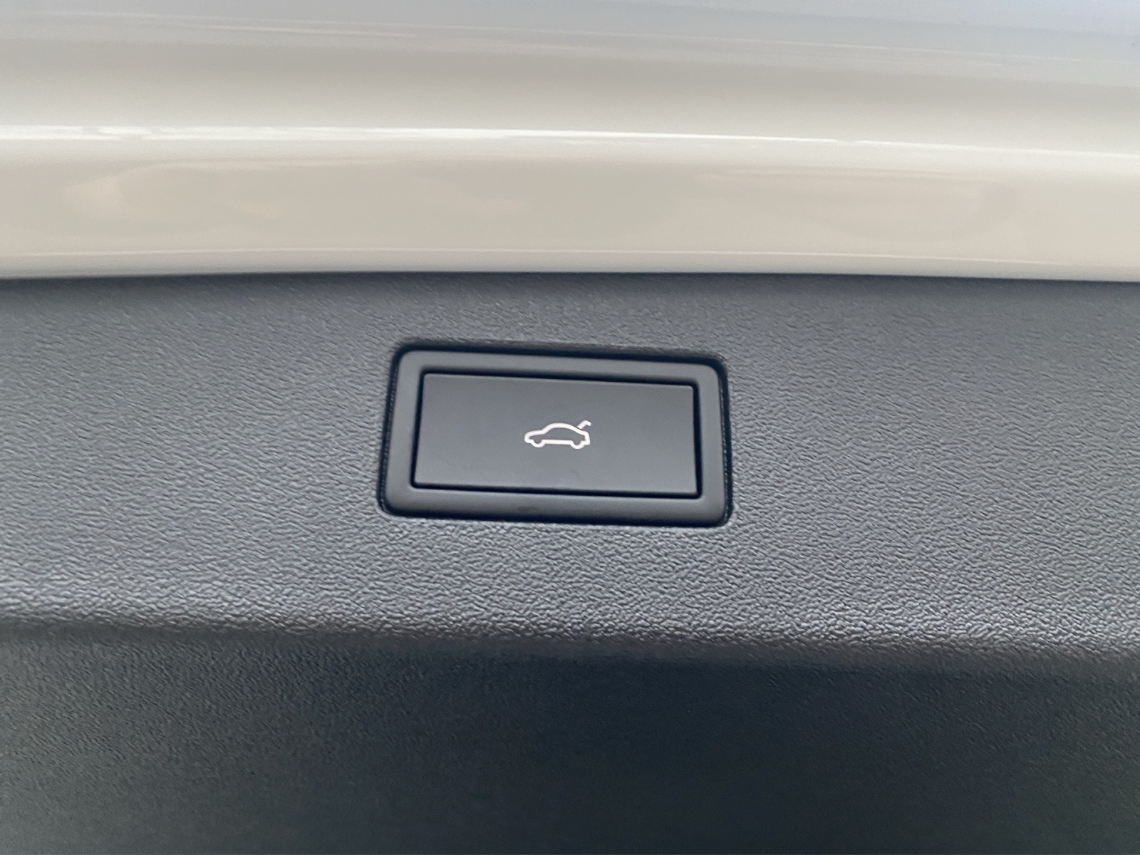 VW Tiguan 2.0 TSI DSG R-Line 4Motion-image-12