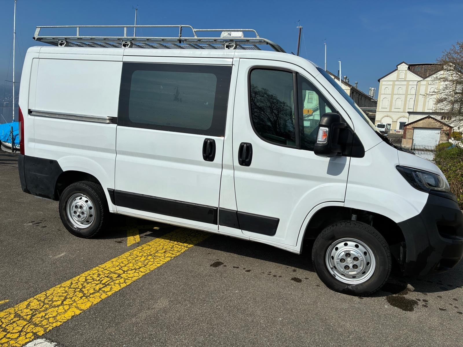 PEUGEOT Boxer 2.2 HDI 333 Premium L1H1-image-2