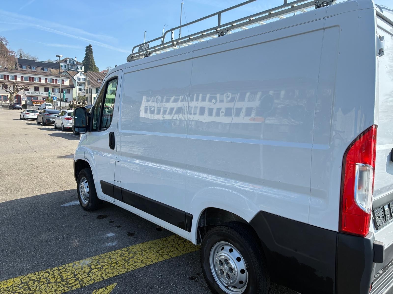PEUGEOT Boxer 2.2 HDI 333 Premium L1H1-image-13