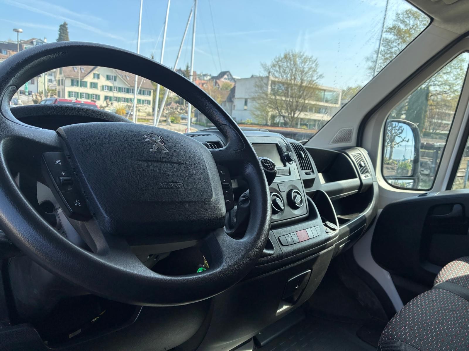 PEUGEOT Boxer 2.2 HDI 333 Premium L1H1-image-15