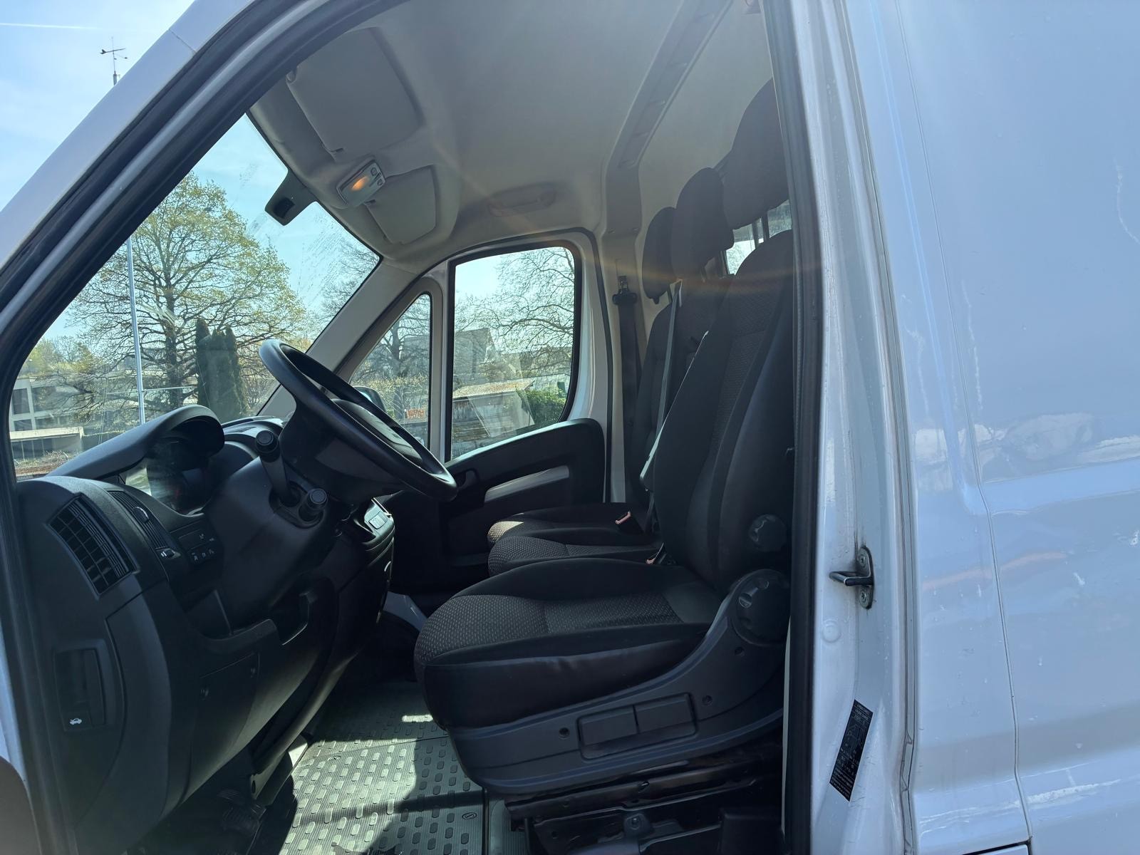 PEUGEOT Boxer 2.2 HDI 333 Premium L1H1-image-10