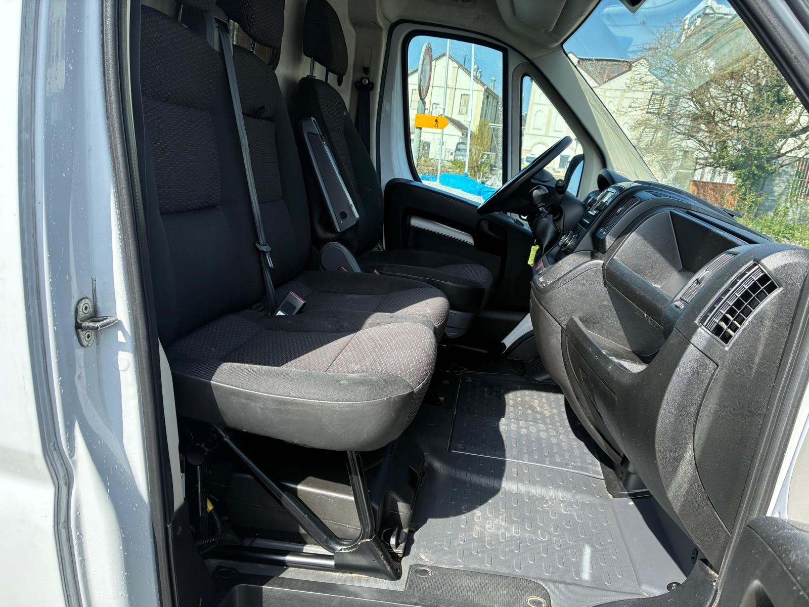 PEUGEOT Boxer 2.2 HDI 333 Premium L1H1-image-11