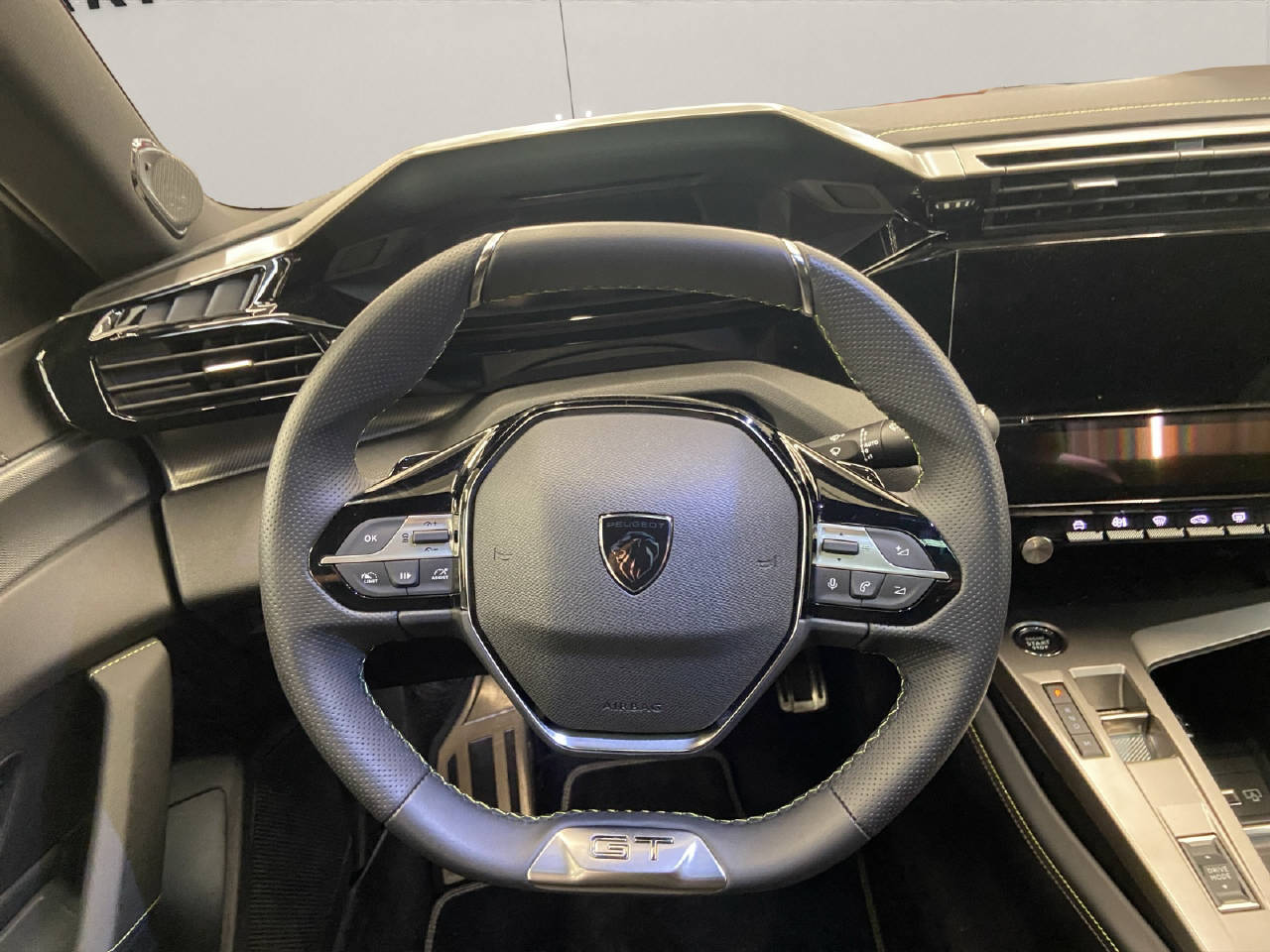 PEUGEOT 308 1.2 Hybrid GT 145-image-8