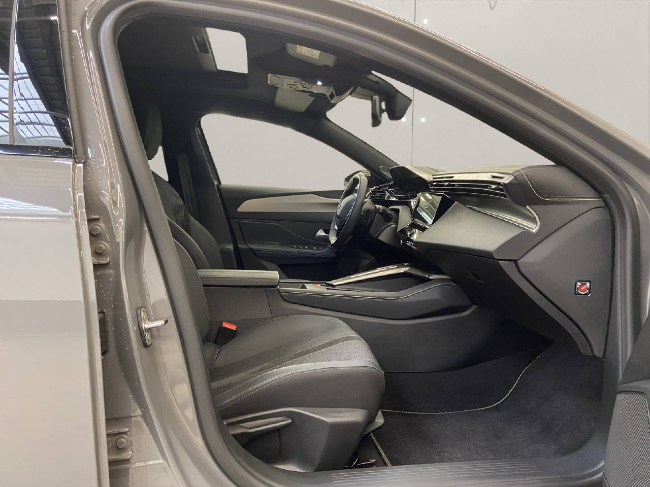 PEUGEOT 308 1.2 Hybrid GT 145-image-10