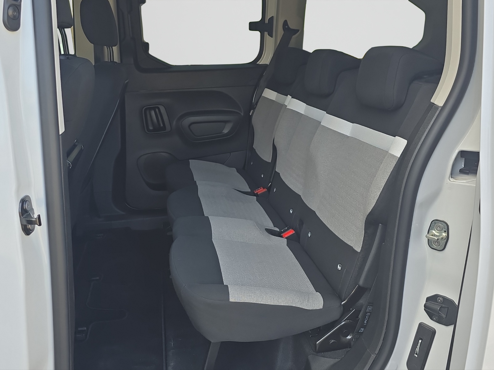 CITROEN Berlingo XL 1.5 BlueHDi 7 Plätze Max EAT8-image-11