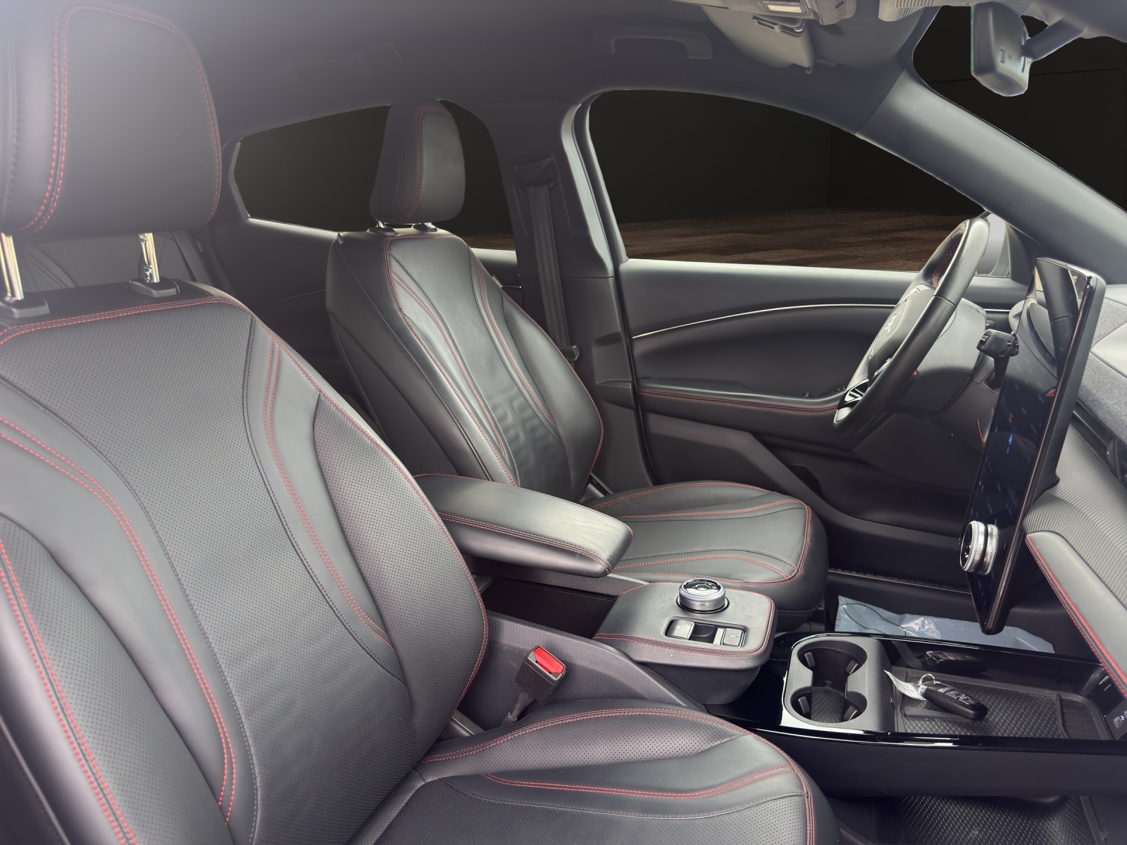 FORD Mustang Mach-E Premium AWD-image-13