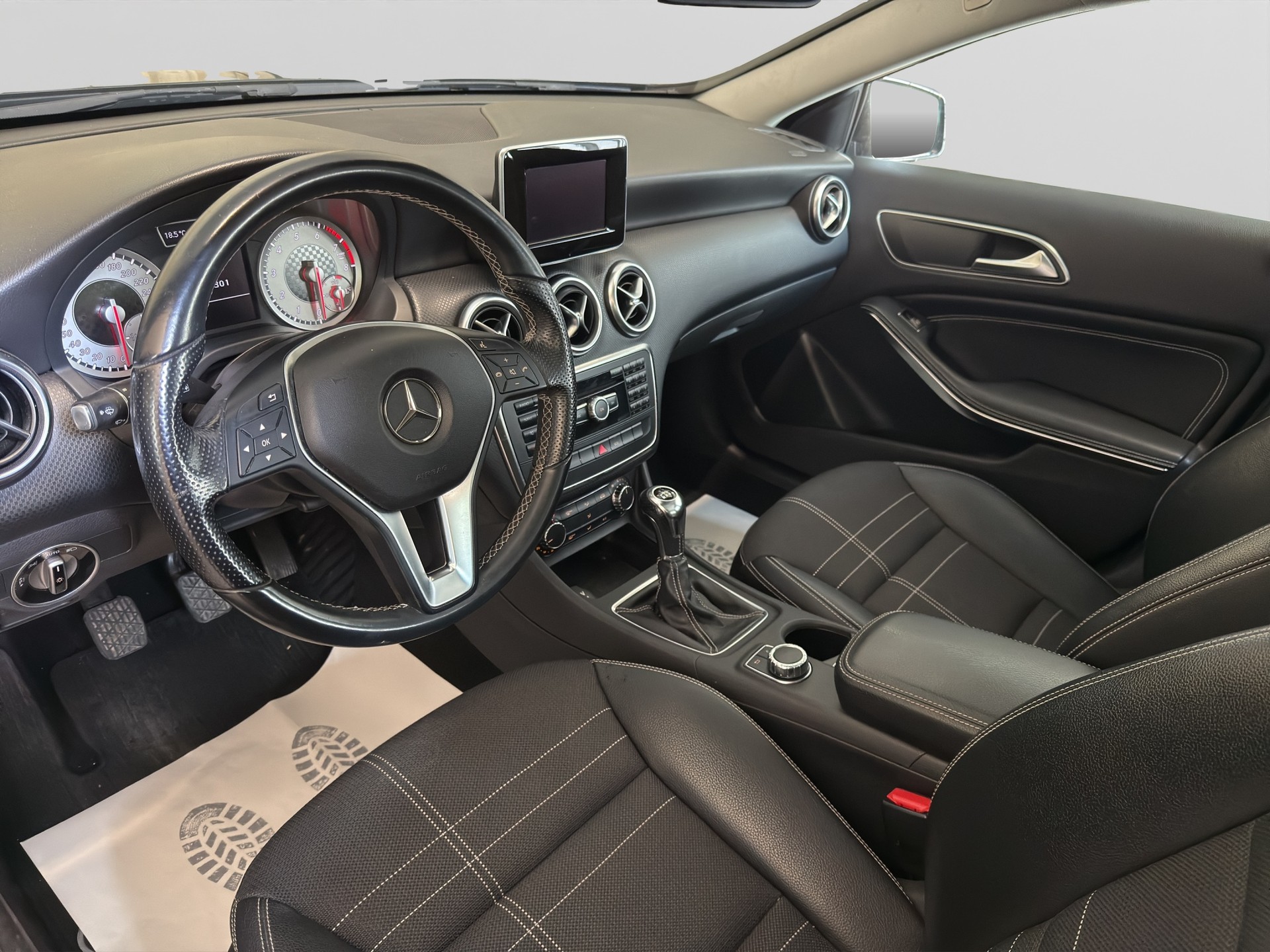 MERCEDES-BENZ A 200 Urban-image-7