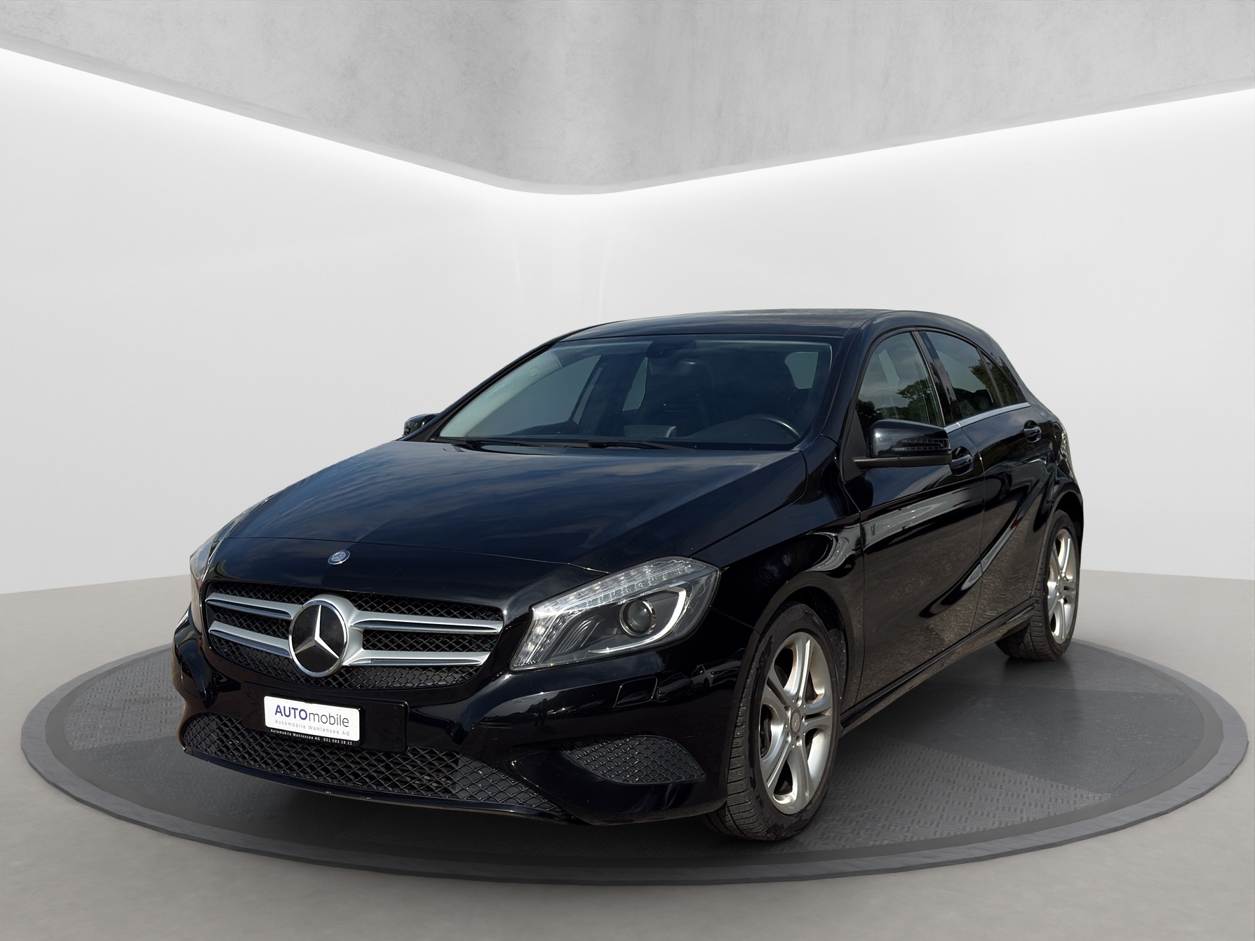 MERCEDES-BENZ A 200 Urban-showroom-element-1