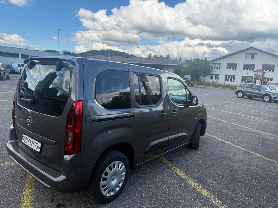 OPEL Combo Life XL 1.2 7 Plätze Edition-image-5