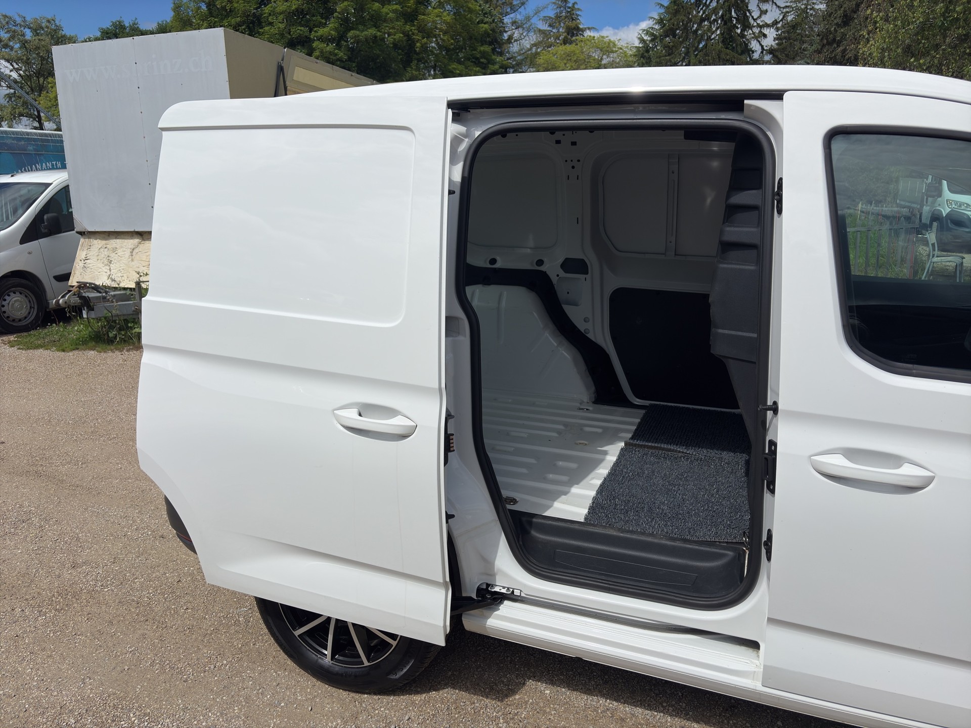 VW Caddy Cargo 2.0TDI Entry-image-14