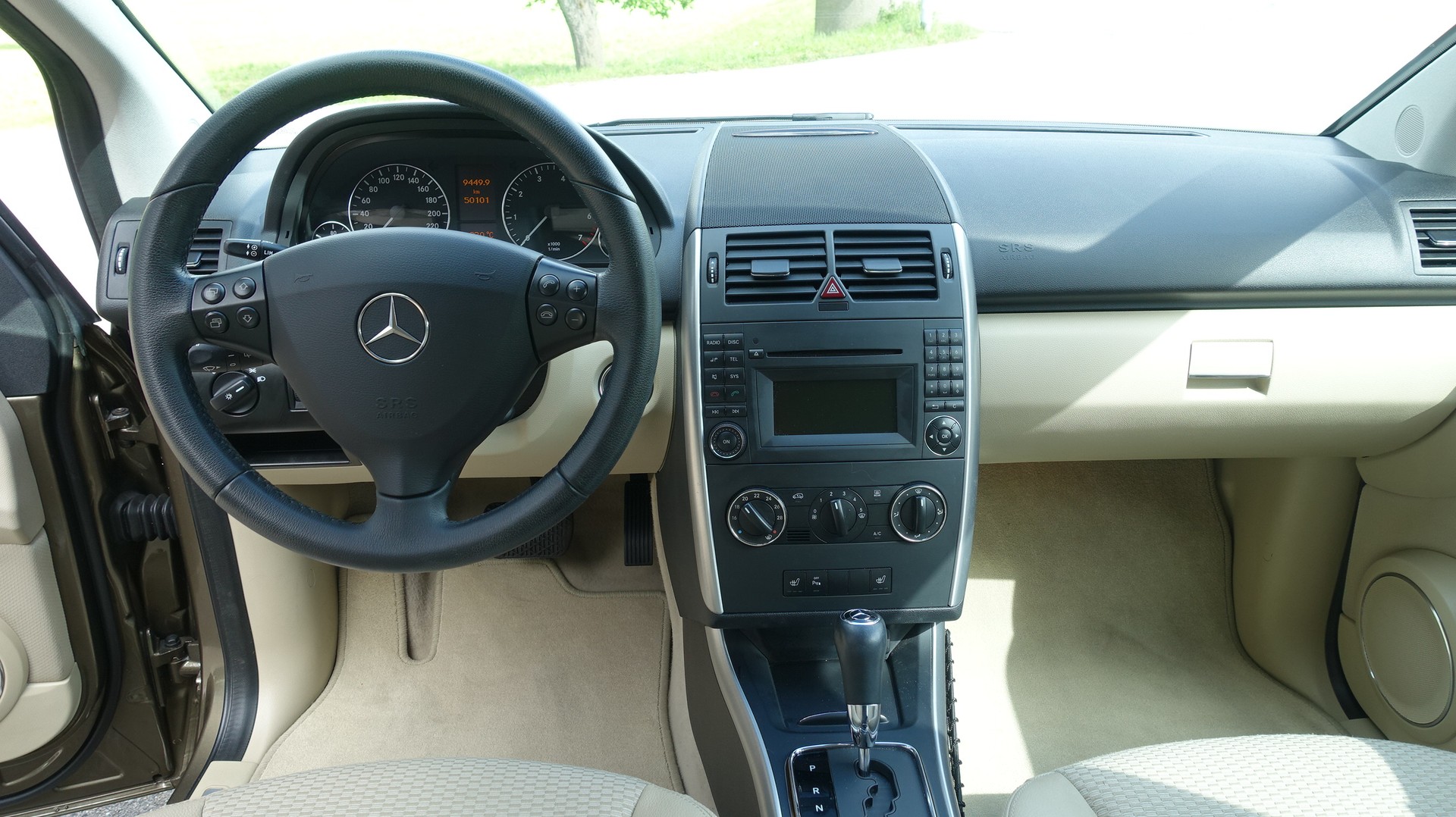 MERCEDES-BENZ A 180 Avantgarde Selection Autotronic-image-9