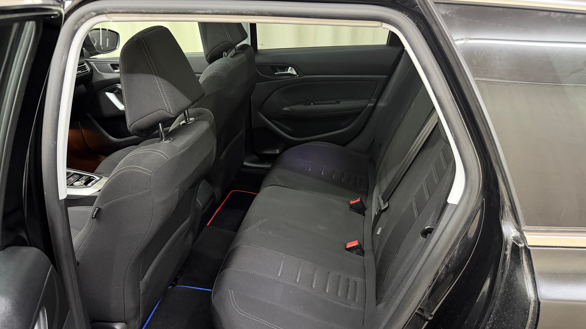 PEUGEOT 308 SW 1.2 THP Allure Automatic-image-13