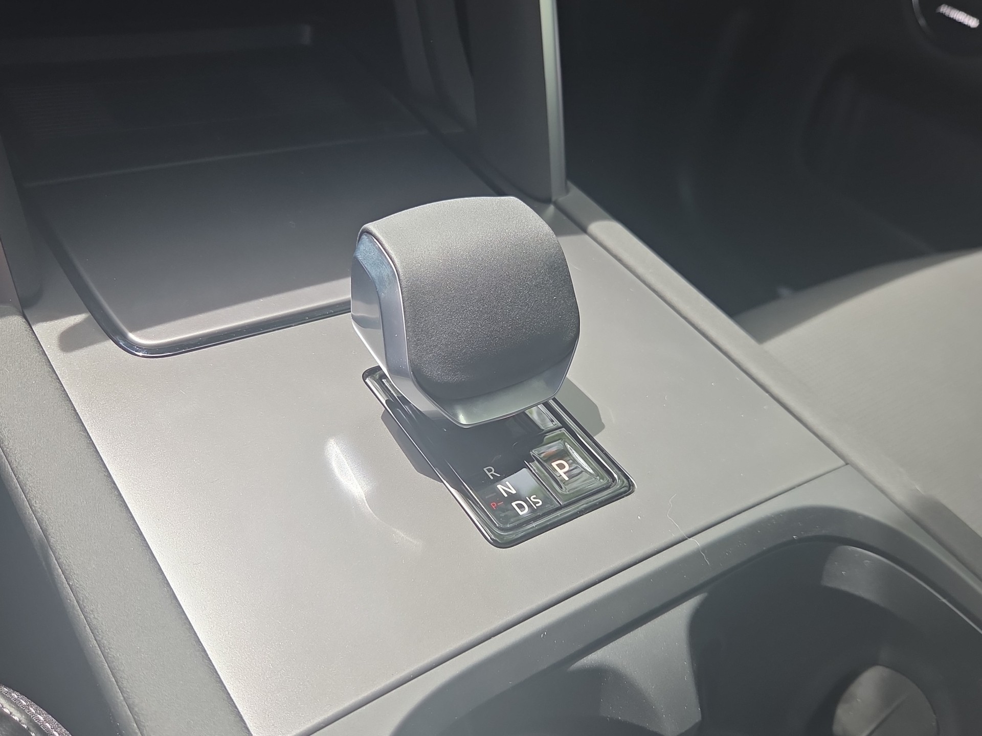 LAND ROVER Discovery Sport P270e 1.5 PHEV Landmark AT8-image-10