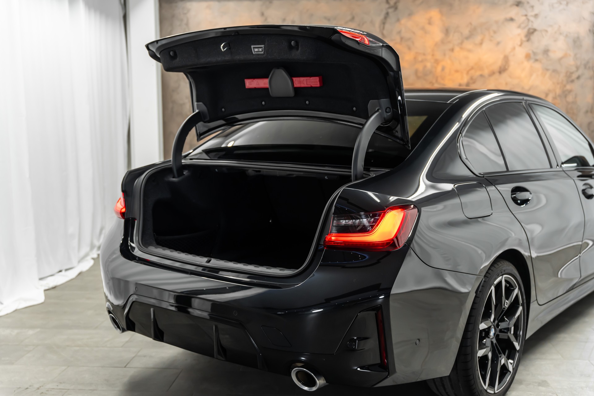 BMW 330i xDrive Steptronic M Sport *Facelift*Laser*Leder*Fahrassist*360°*-image-8