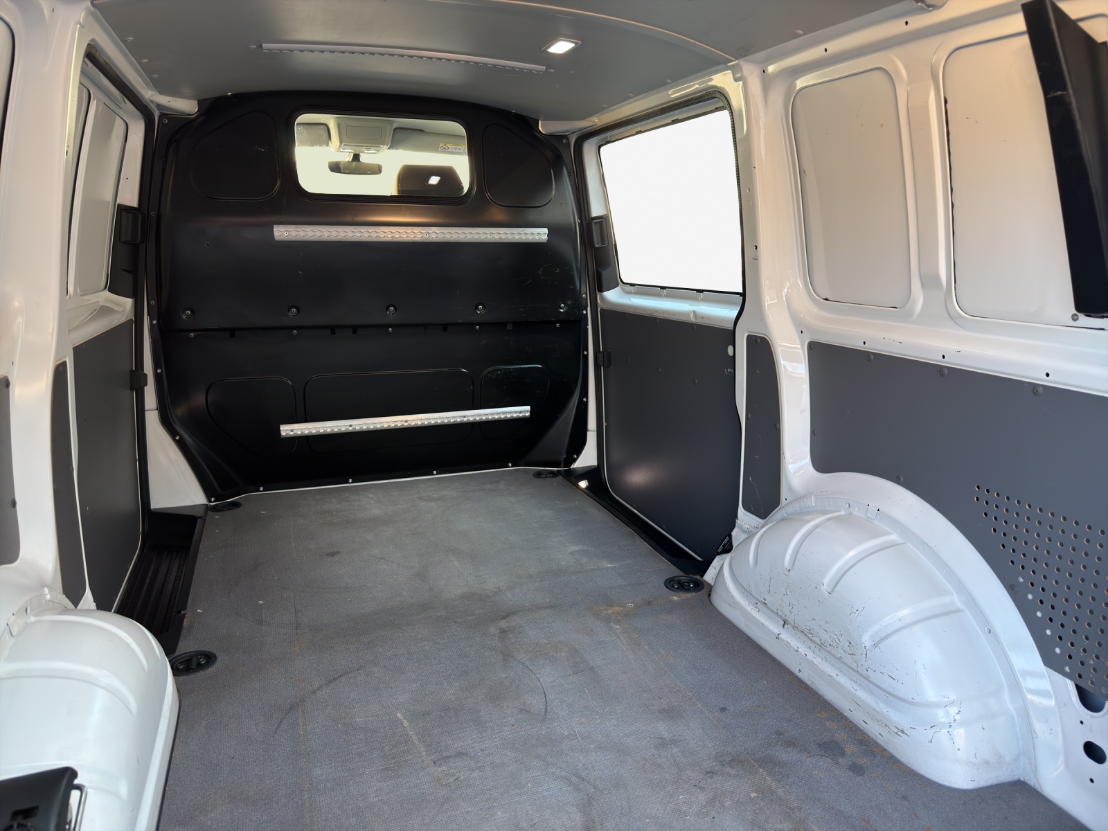 VW T6.1 2.0 TDI 4Motion-image-13