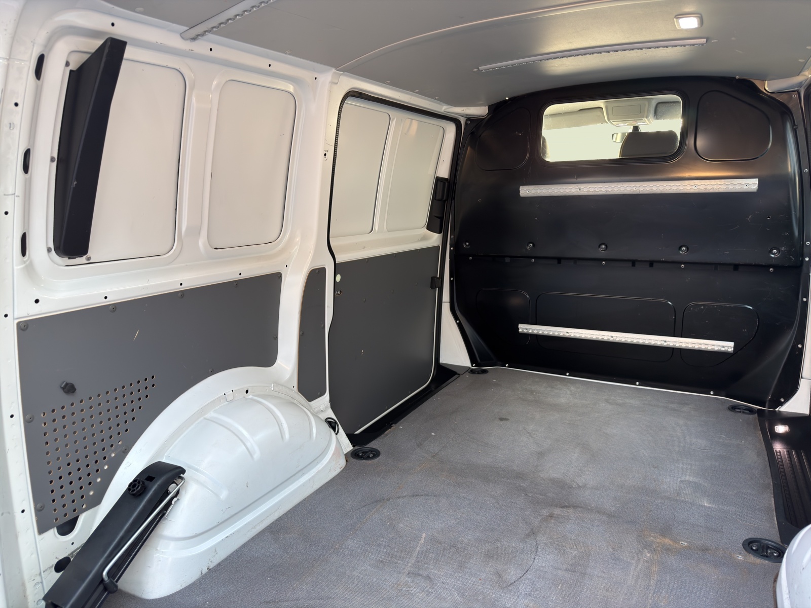 VW T6.1 2.0 TDI 4Motion-image-14