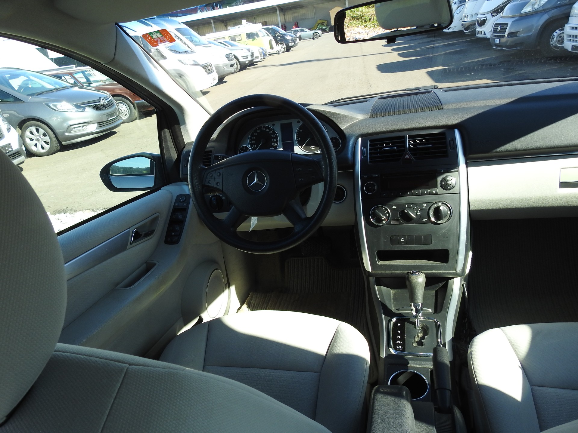MERCEDES-BENZ B 200-image-18