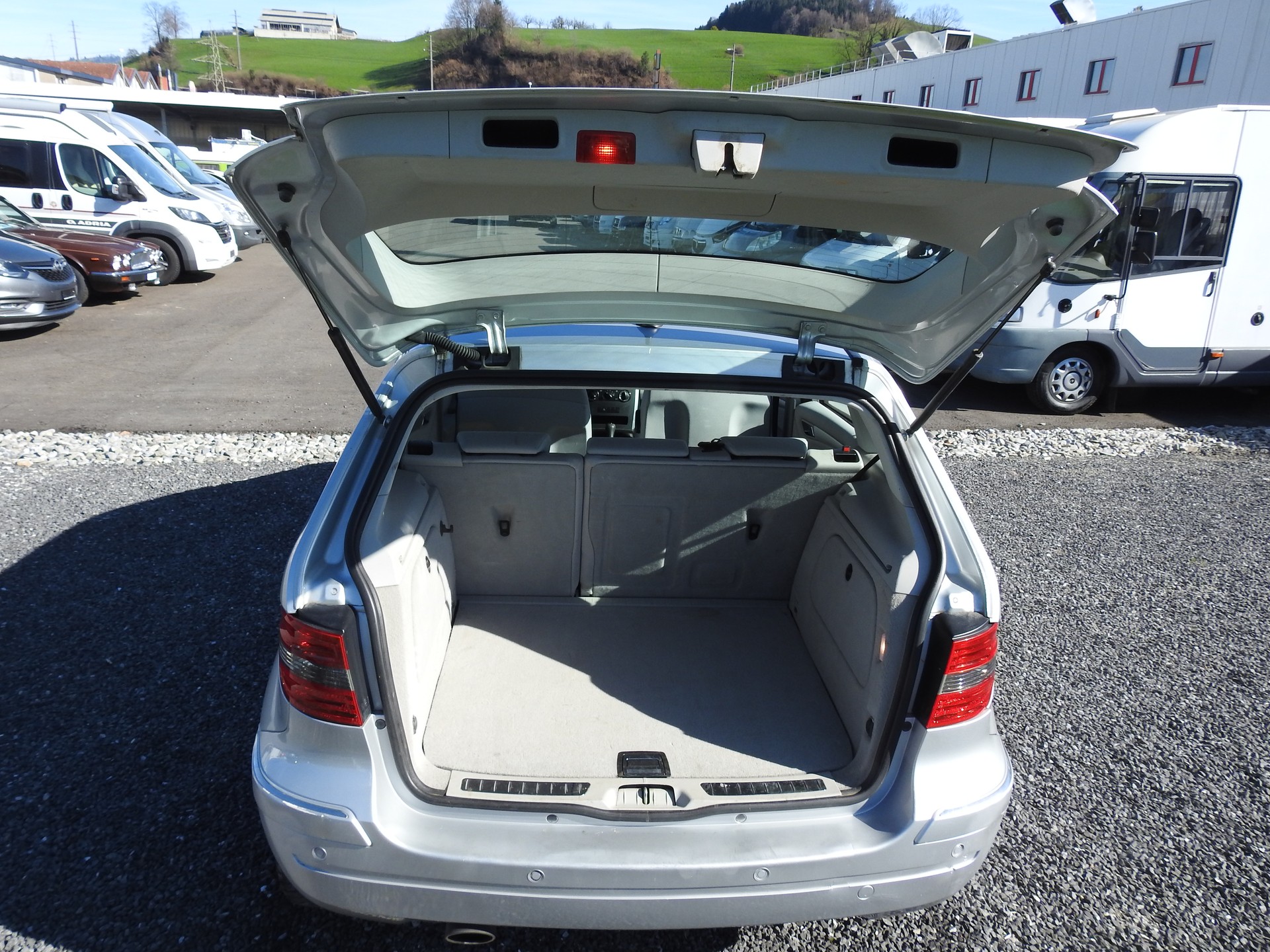 MERCEDES-BENZ B 200-image-10