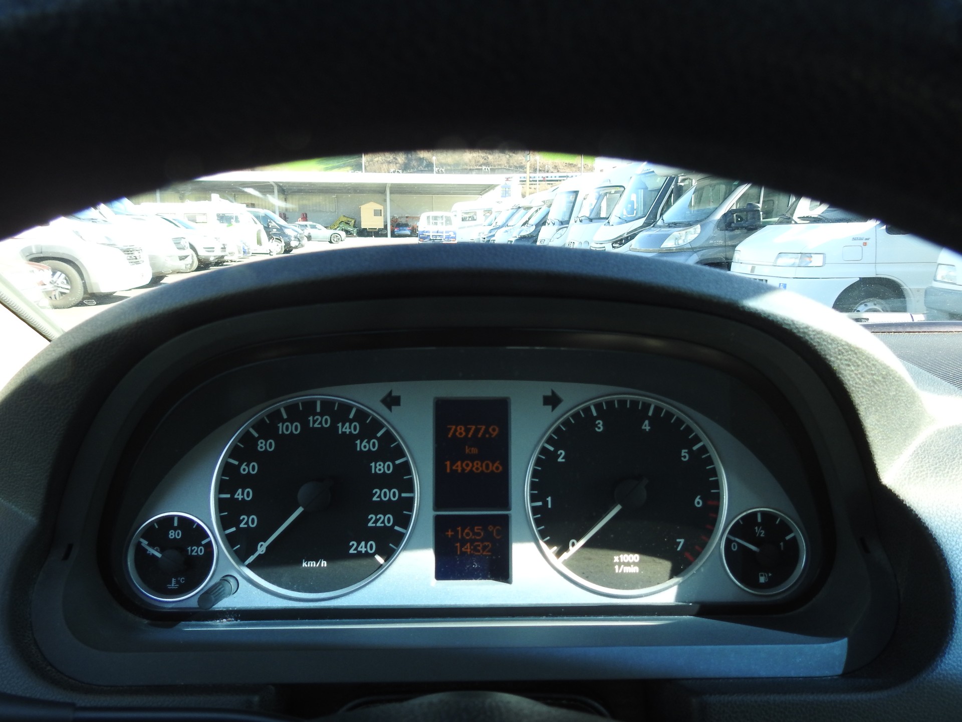 MERCEDES-BENZ B 200-image-22