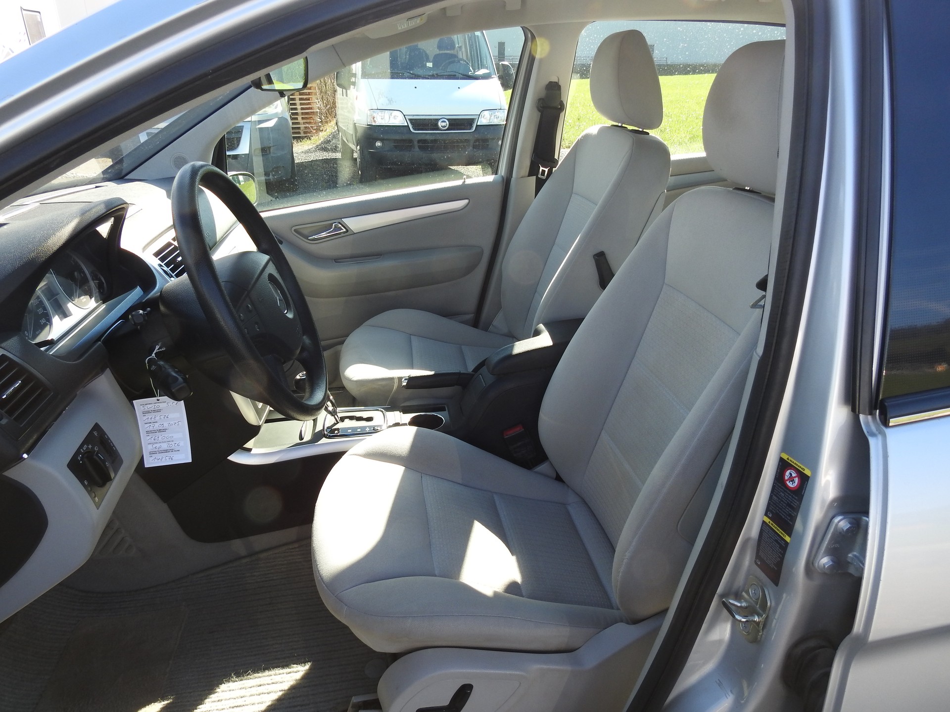 MERCEDES-BENZ B 200-image-11