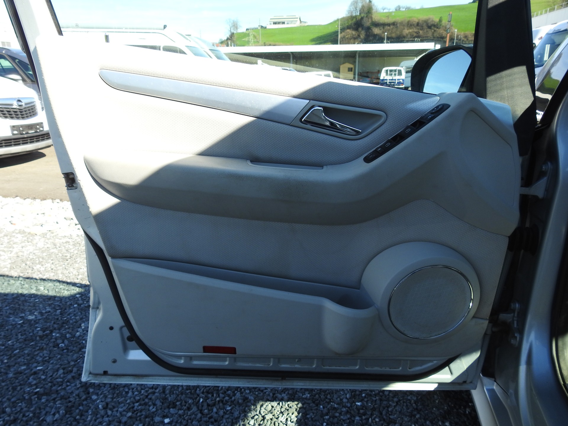MERCEDES-BENZ B 200-image-9