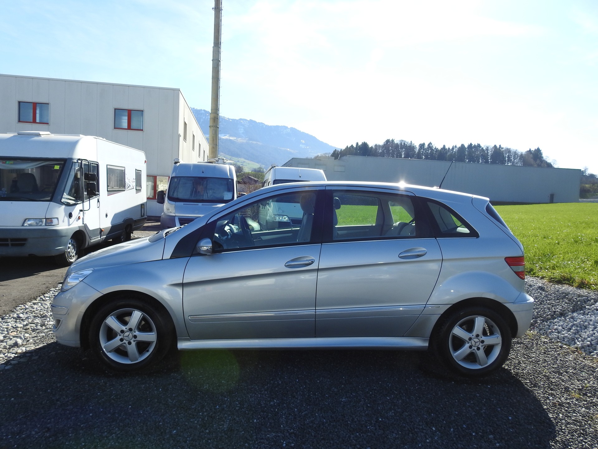MERCEDES-BENZ B 200-showroom-element-2