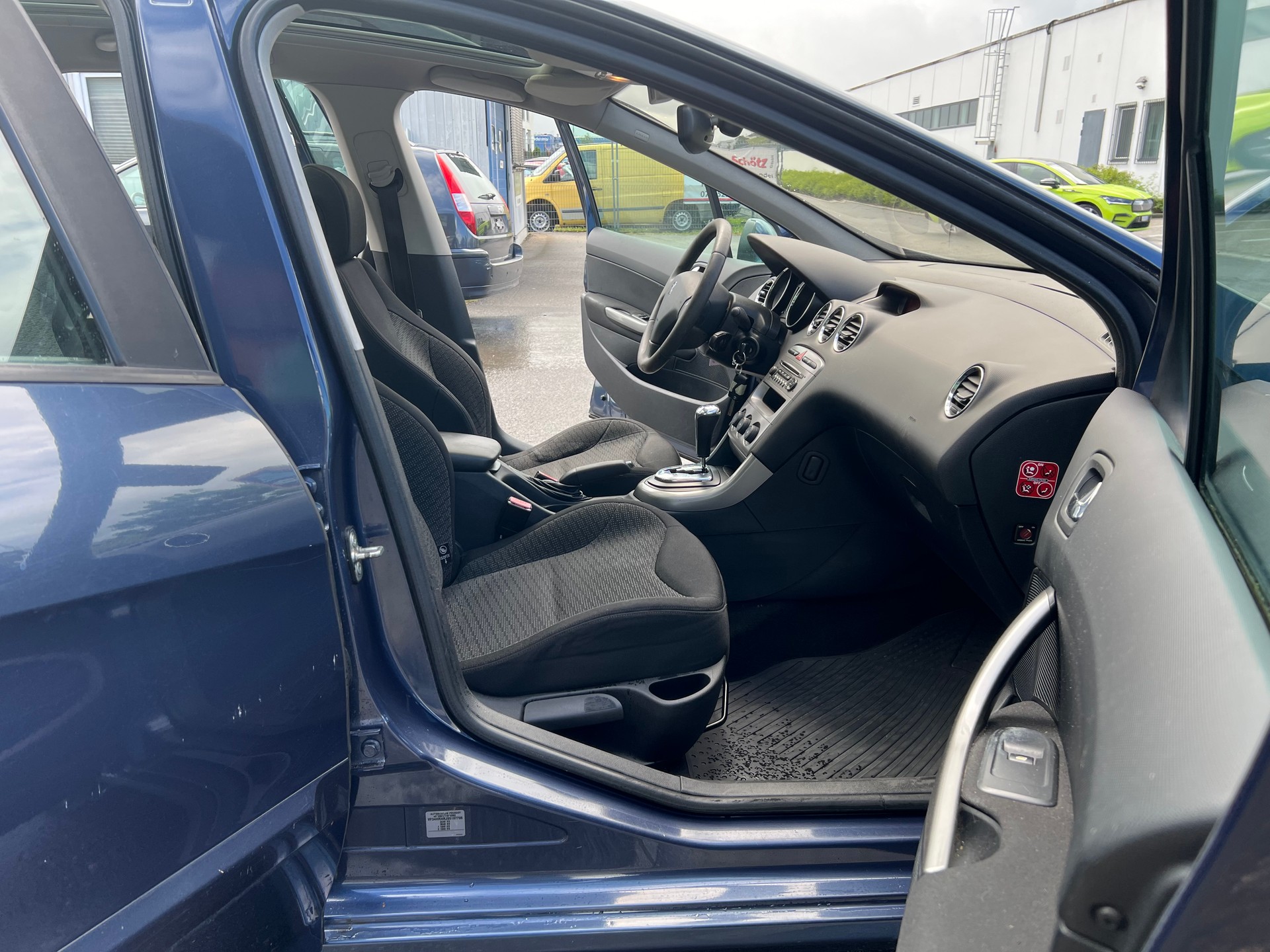 PEUGEOT 308 SW 2.0 HDI Sport Pack Automatic-image-8