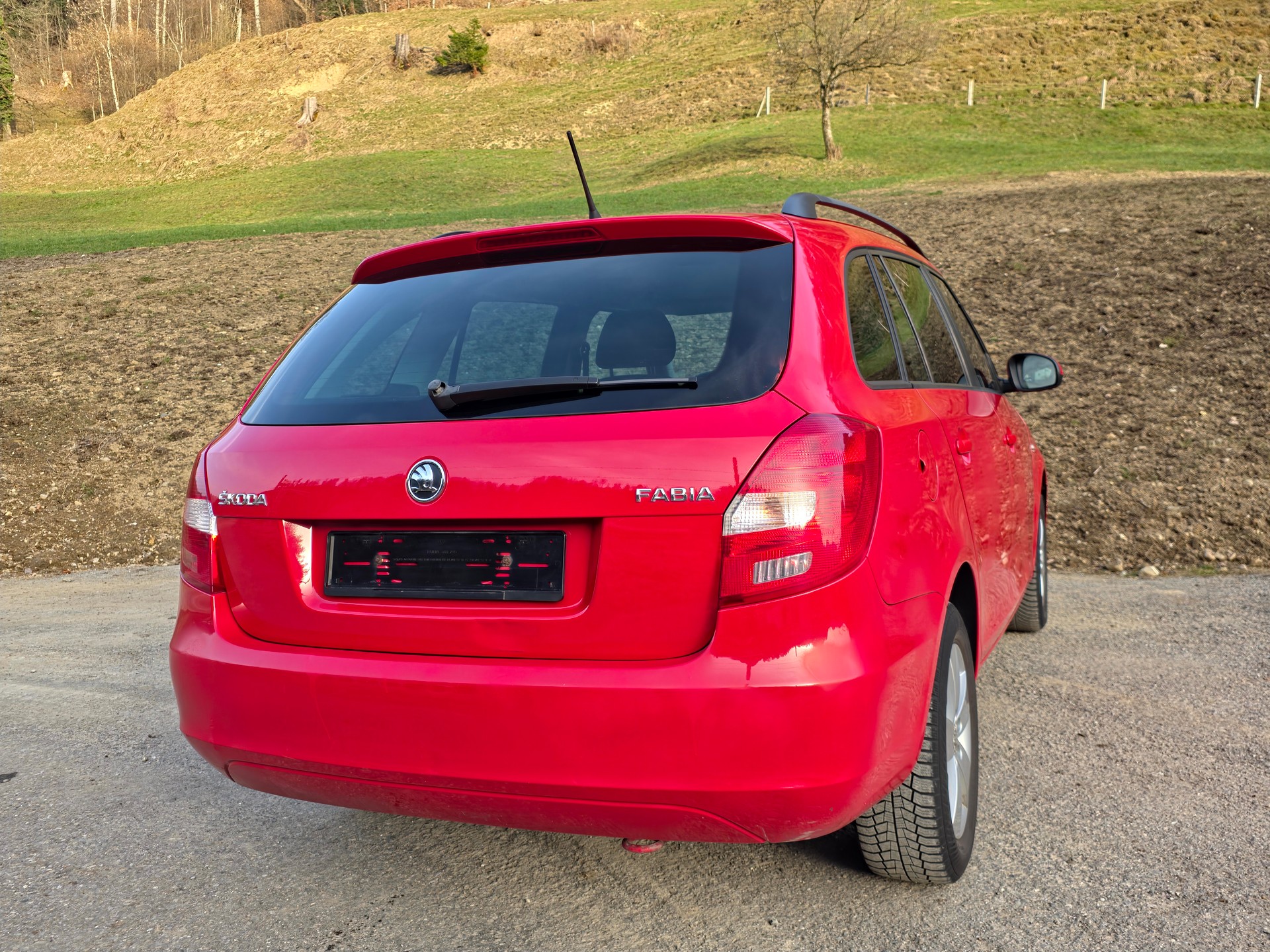 SKODA Fabia 1.2 TSI Ambition Plus | MFK 02.03.2026 | Inkl. Dachträger | Kombi-showroom-element-2