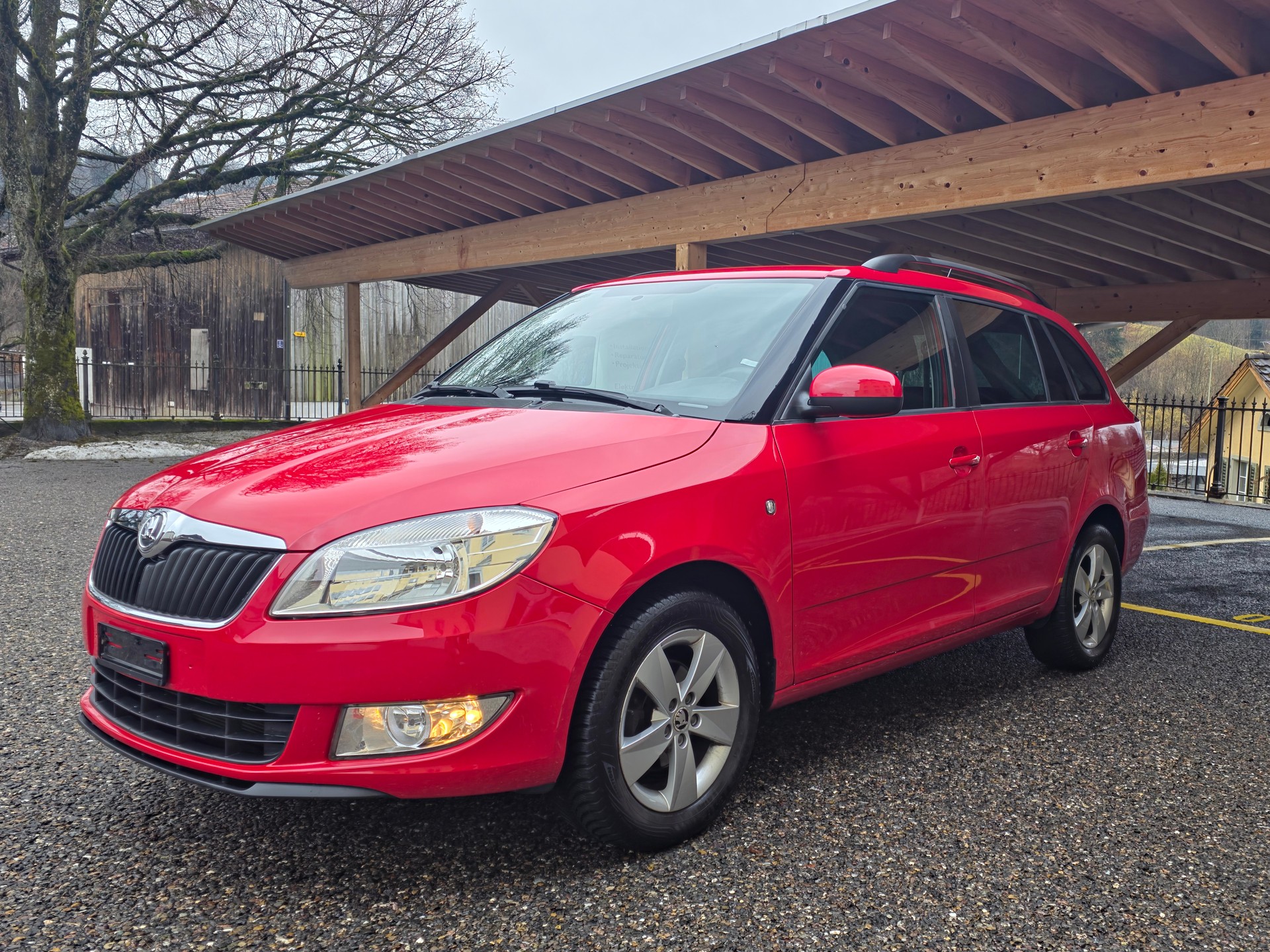SKODA Fabia 1.2 TSI Ambition Plus | MFK 02.03.2026 | Inkl. Dachträger | Kombi-showroom-element-1