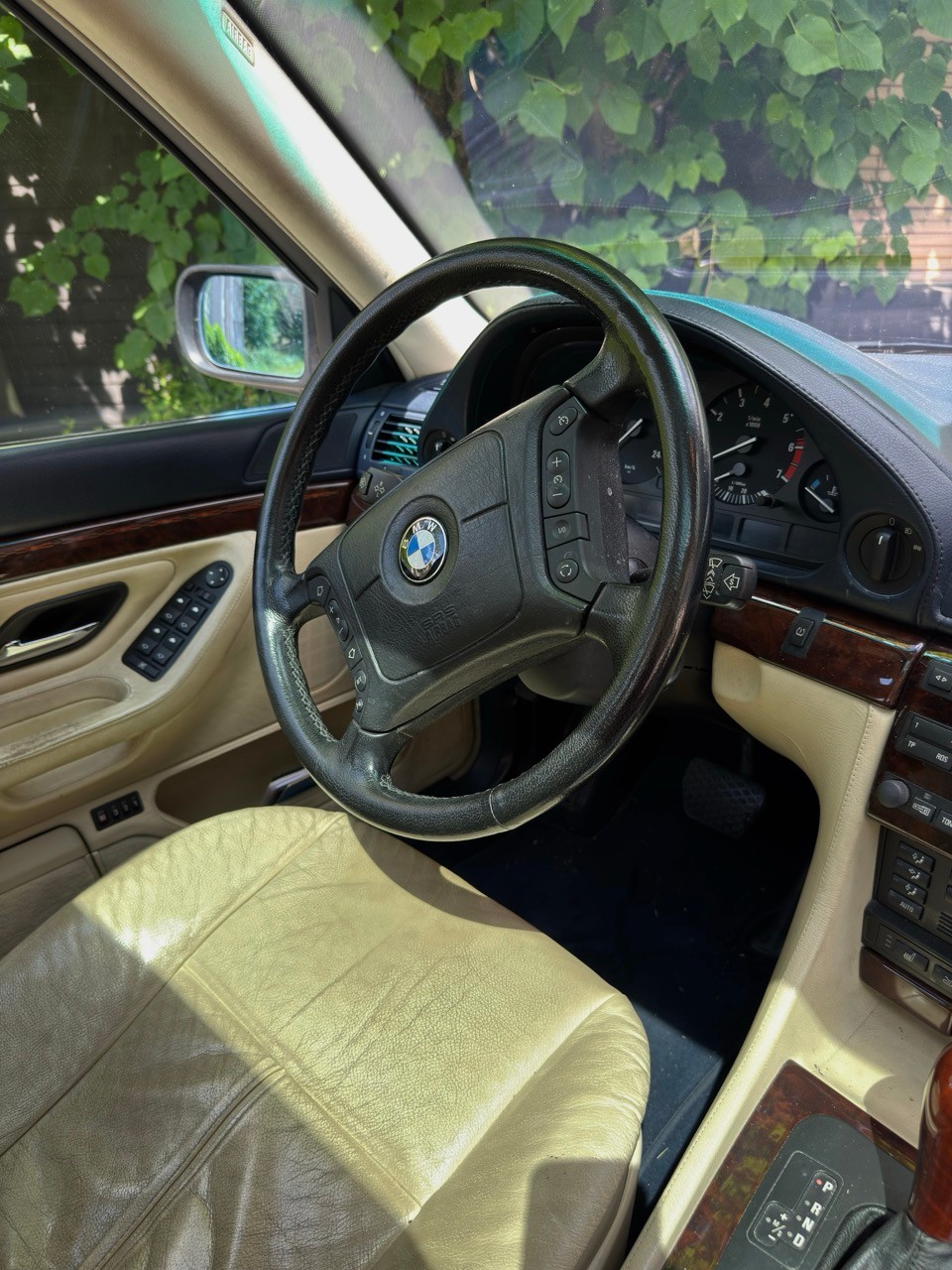 BMW 750i E38-image-5