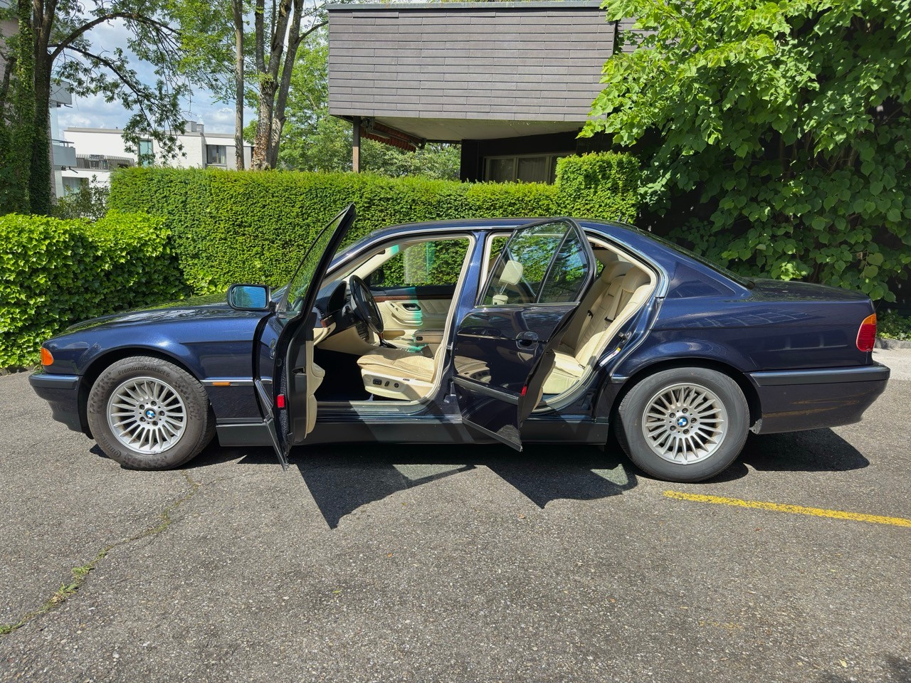 BMW 750i E38-image-2
