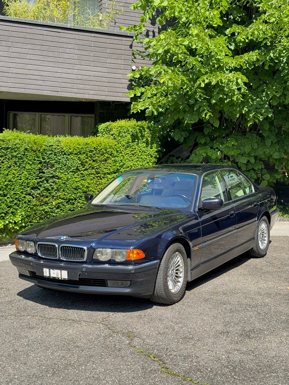 BMW 750i E38-image-0
