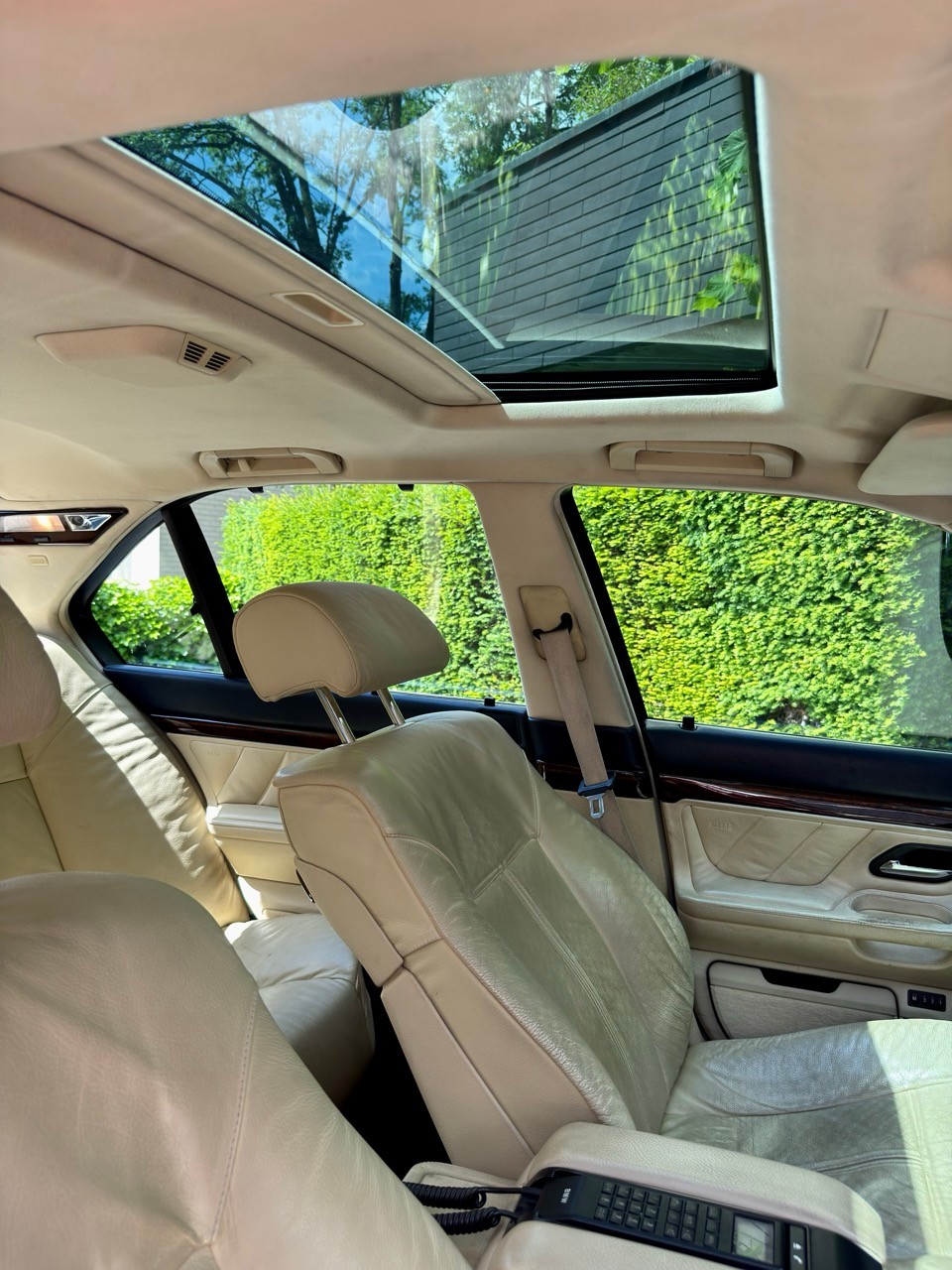 BMW 750i E38-image-6