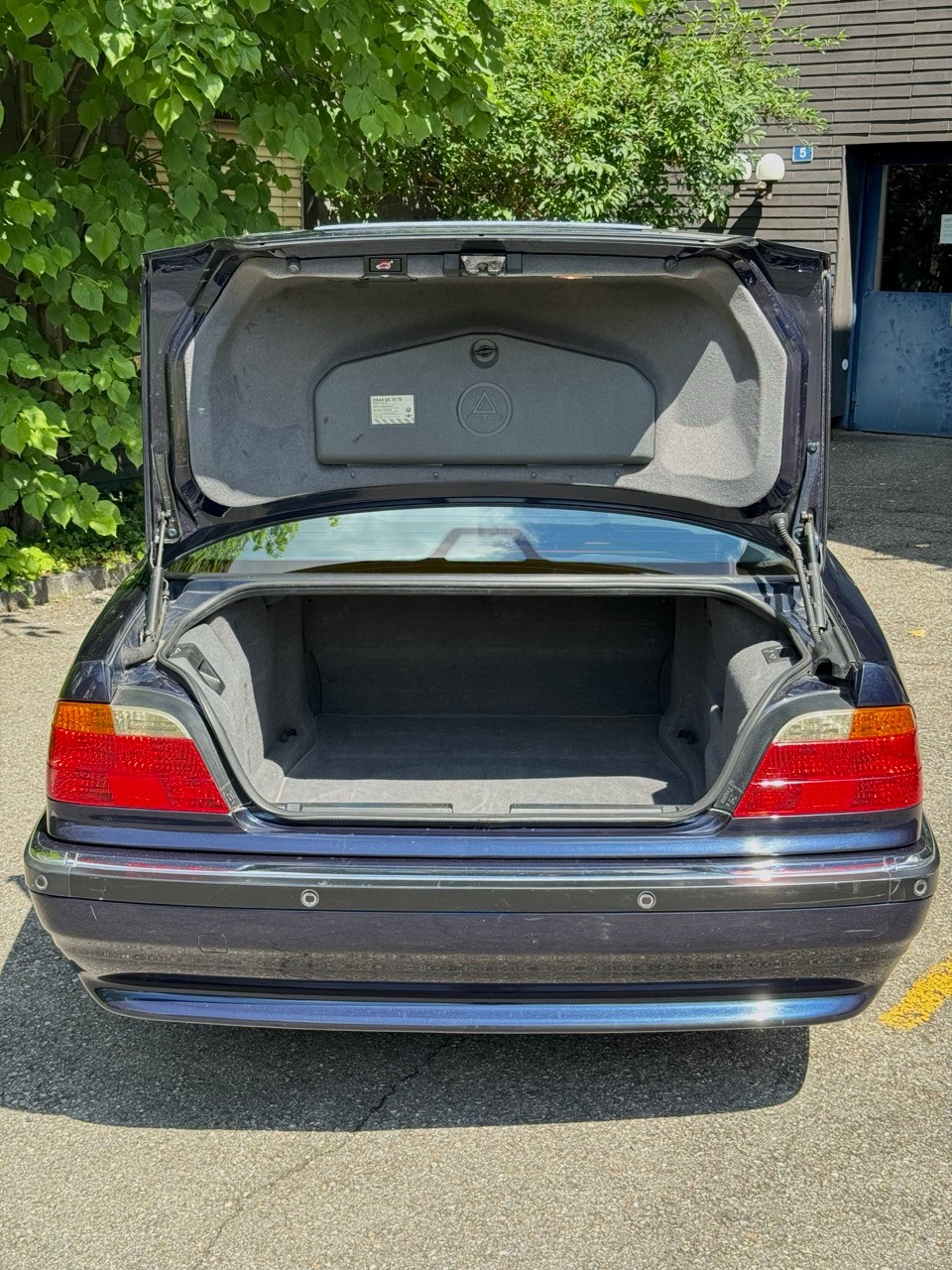 BMW 750i E38-image-10