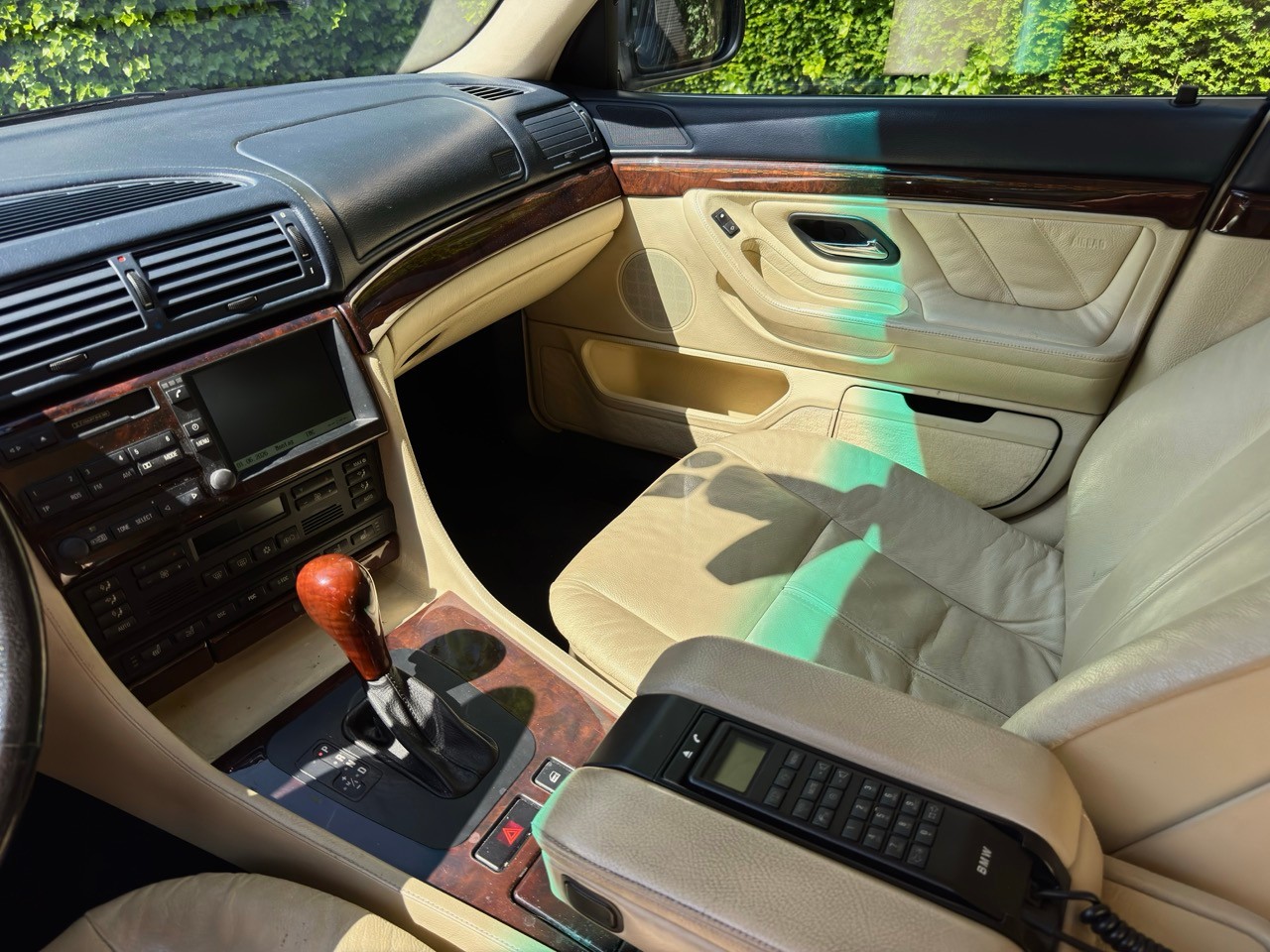 BMW 750i E38-image-8