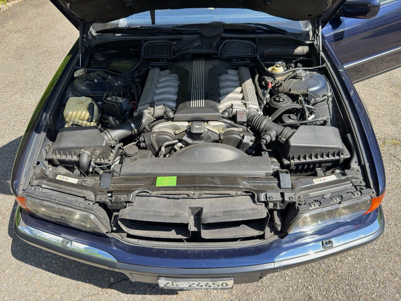 BMW 750i E38-image-9