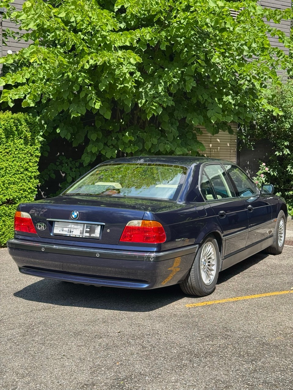 BMW 750i E38-image-1