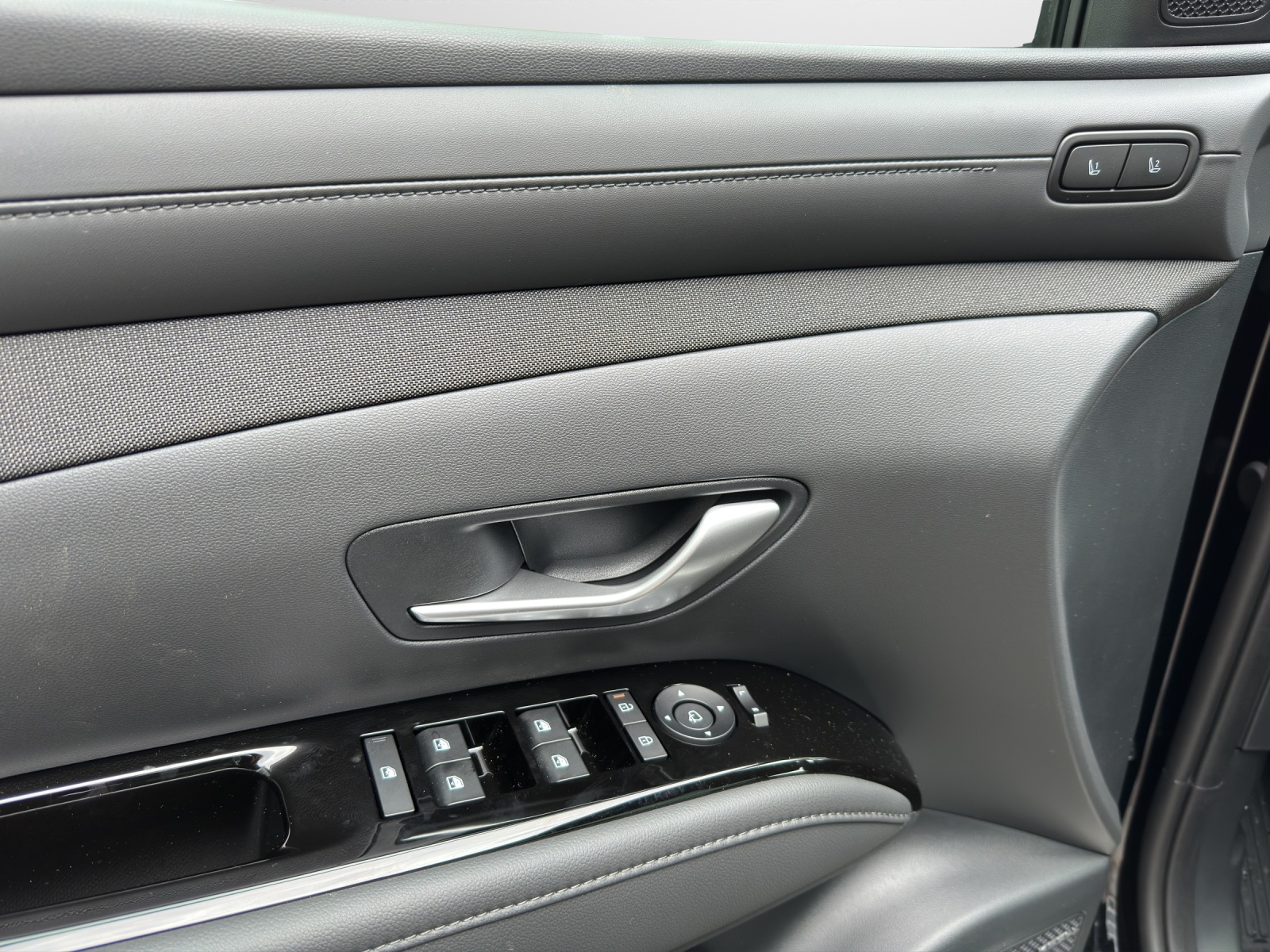HYUNDAI Tucson 1.6 T-GDi HEV Vertex Swiss Edition 4WD MY26-image-12
