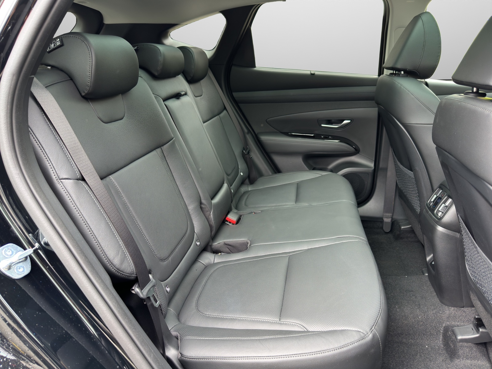 HYUNDAI Tucson 1.6 T-GDi HEV Vertex Swiss Edition 4WD MY26-image-11