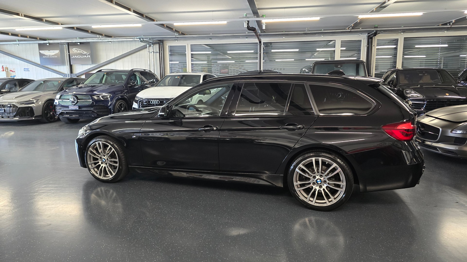 BMW 320d xDrive Touring Edition M Sport Steptronic-image-8