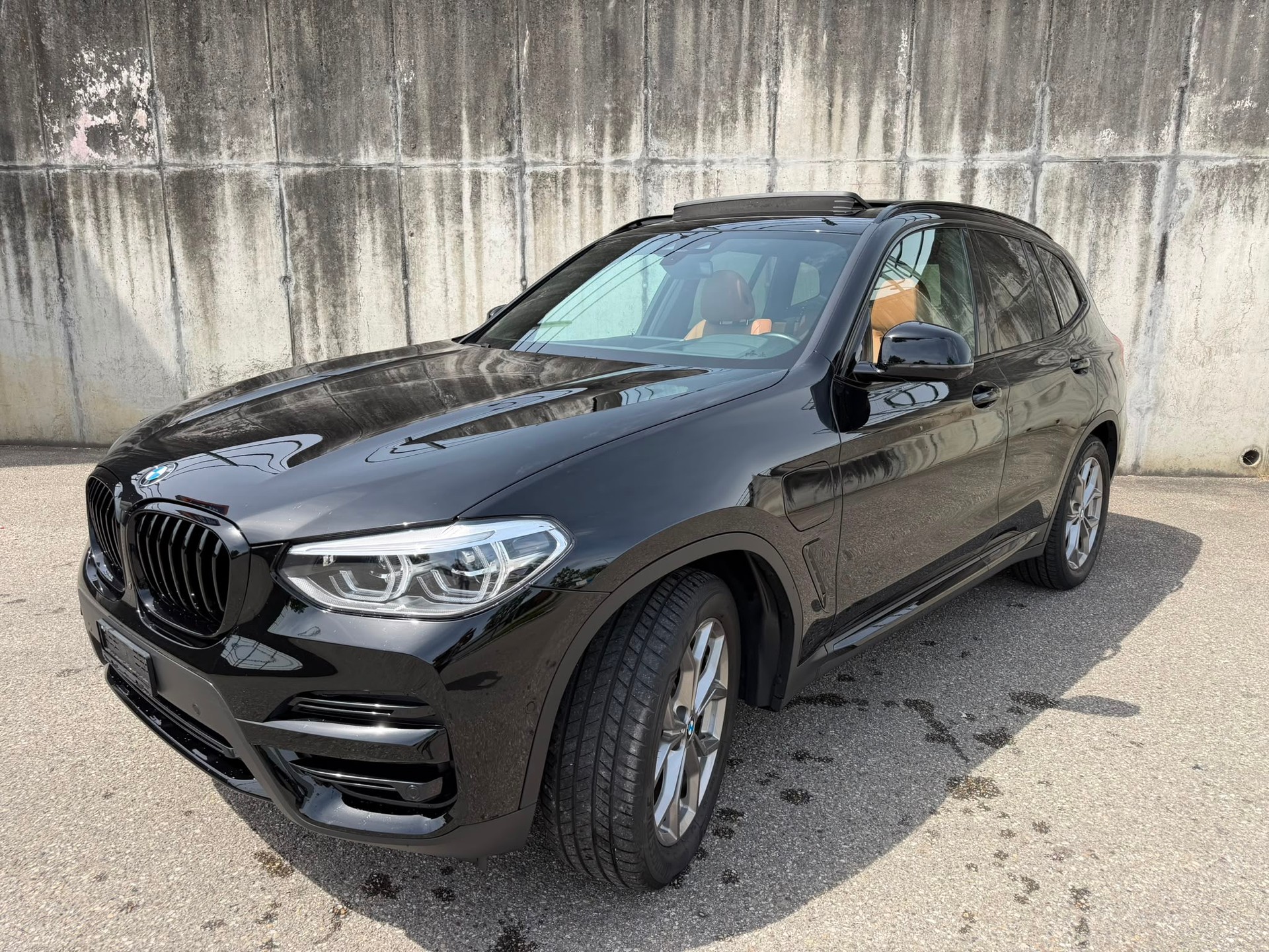 BMW 30e xDrive-image-1